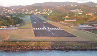 Bản đồ-Hewanorra International Airport-1200px-George_F.L_Charles_Airport%2C_Castries_St_Lucia%2C_Runway_View%2C_Aug2014.jpg