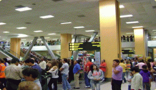 Carte géographique-Aéroport international Jorge-Chávez-waiting_hall_international_arrival-3829-700-600-80-c-rd-239-238-171.jpg